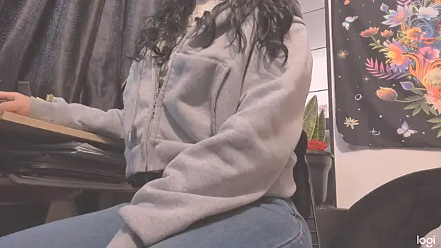 Snapshot of MYFAVOURITESTRAGER chatting on 09-10-25, 03:34 MYFAVOURITESTRAGER online show from 09-10-25, 03:34