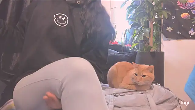 Snapshot of MYFAVOURITESTRAGER chatting on 10-21-25, 04:19 MYFAVOURITESTRAGER online show from 10-21-25, 04:19