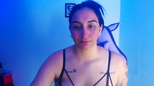 Snapshot of liz_dirty chatting on 10-31-25, 10:33 liz dirty online show from 10-31-25, 10:33