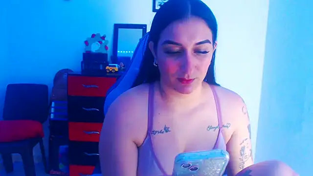 Snapshot of liz_dirty chatting on 11-19-25, 10:43 liz dirty online show from 11-19-25, 10:43