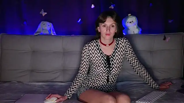 intolerable girl online show from 11-17-25, 08:31