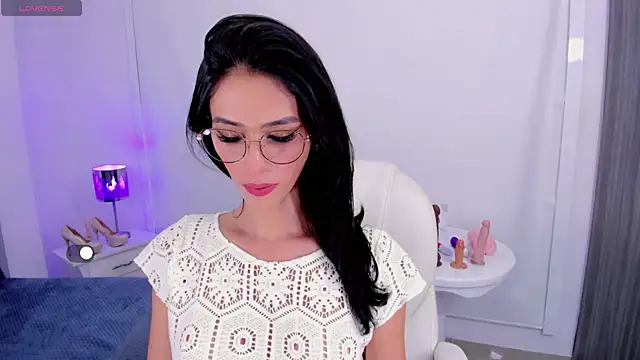 Snapshot of Andrea_Marinn chatting on 12-19-24, 05:51 Andrea Marinn online show from 12-19-24, 05:51