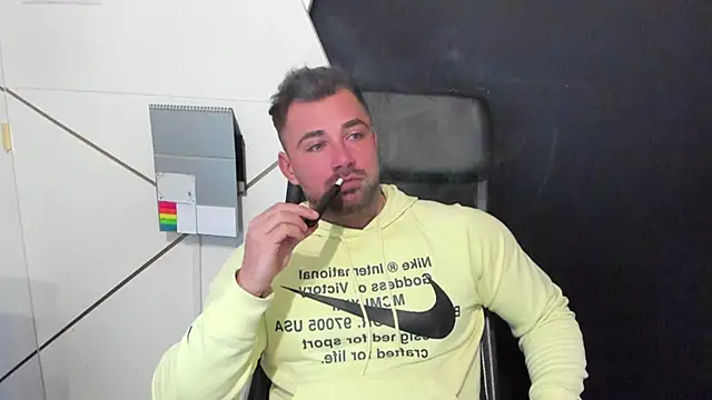 Snapshot of DuncanStone chatting on 02-05-25, 02:05 DuncanStone online show from 02-05-25, 02:05