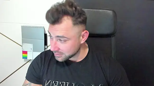 Snapshot of DuncanStone chatting on 02-08-25, 04:36 DuncanStone online show from 02-08-25, 04:36
