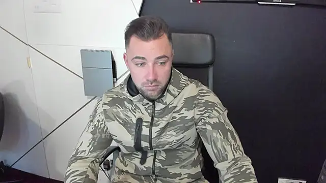 Snapshot of DuncanStone chatting on 03-08-25, 05:07 DuncanStone online show from 03-08-25, 05:07