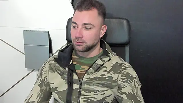 Snapshot of DuncanStone chatting on 03-08-25, 08:11 DuncanStone online show from 03-08-25, 08:11