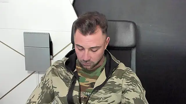 Snapshot of DuncanStone chatting on 03-08-25, 11:16 DuncanStone online show from 03-08-25, 11:16