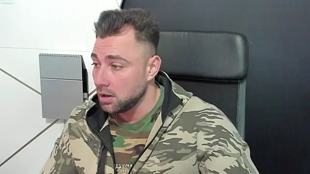 Snapshot of DuncanStone chatting on 03-08-25, 02:19 DuncanStone online show from 03-08-25, 02:19