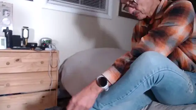 Snapshot of hottottrot691 chatting on 11-12-25, 01:28 hottottrot691 online show from 11-12-25, 01:28