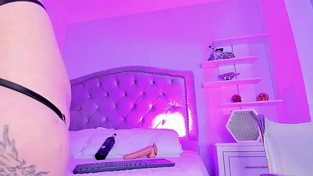 CamileHolmes online show from 01-16-25, 07:38