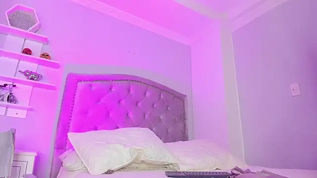 CamileHolmes online show from 01-29-25, 08:08