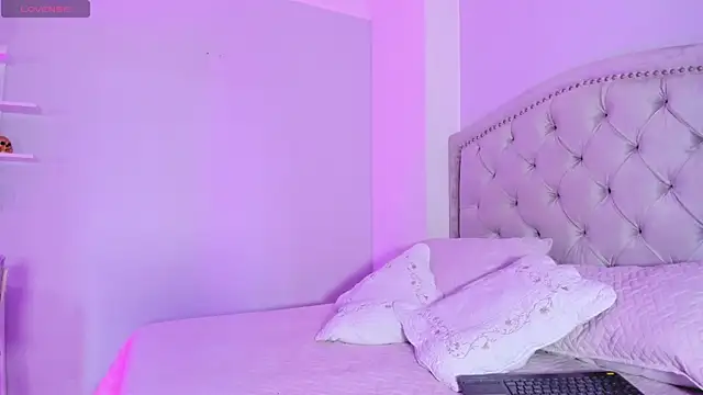 CamileHolmes online show from 03-04-25, 05:21