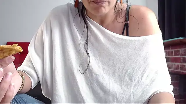 Lucynaugthyy online show from 02-13-25, 08:13