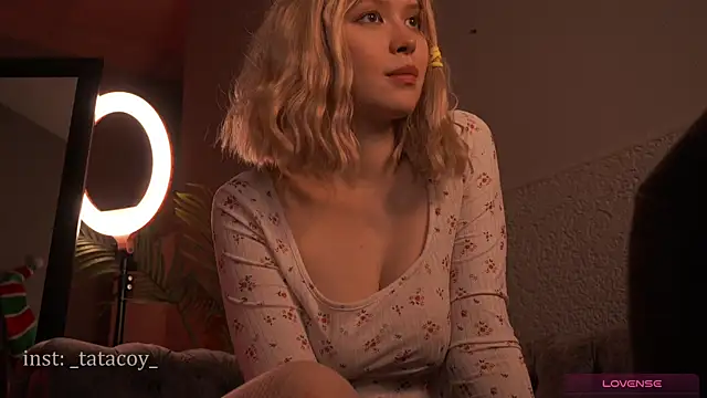 Snapshot of TataCoy chatting on 01-24-25, 12:31 TataCoy online show from 01-24-25, 12:31