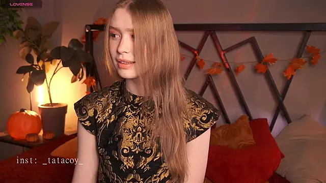 Snapshot of TataCoy chatting on 11-11-25, 12:05 TataCoy online show from 11-11-25, 12:05