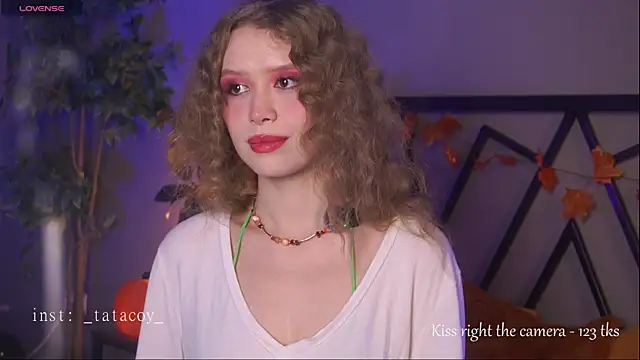 Snapshot of TataCoy chatting on 11-18-25, 12:42 TataCoy online show from 11-18-25, 12:42