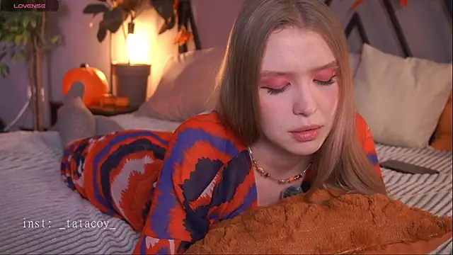 Snapshot of TataCoy chatting on 11-21-25, 03:00 TataCoy online show from 11-21-25, 03:00