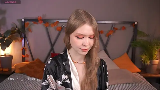 Snapshot of TataCoy chatting on 11-26-25, 04:08 TataCoy online show from 11-26-25, 04:08