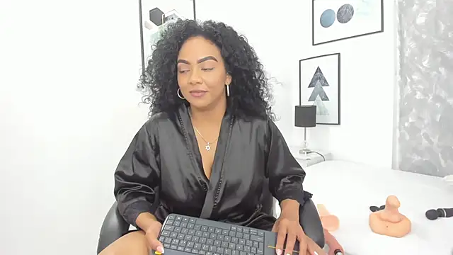 Tanisha  campbell online show from 12-20-24, 04:04