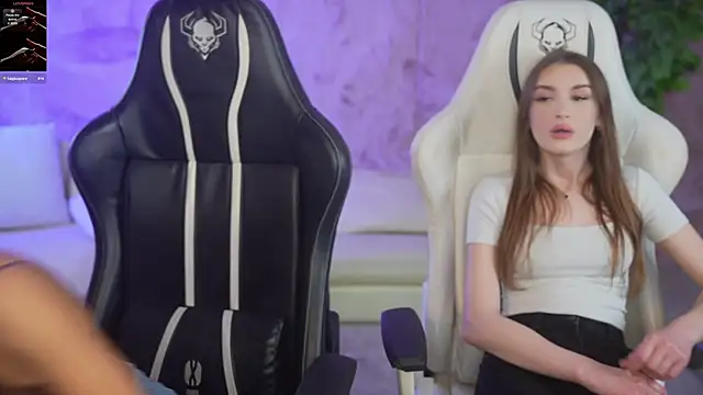 Snapshot of Jasmine_Flow chatting on 10-22-25, 07:19 Jasmine Flow online show from 10-22-25, 07:19