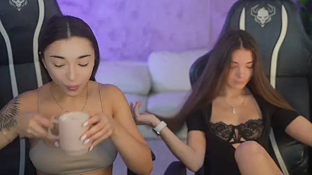 Snapshot of Jasmine_Flow chatting on 10-30-25, 07:43 Jasmine Flow online show from 10-30-25, 07:43