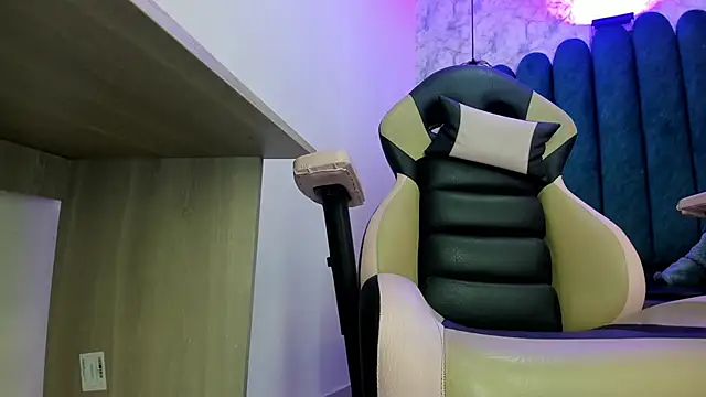 Snapshot of nalalye_cruzz_ chatting on 11-28-25, 03:09 nalalye cruzz online show from 11-28-25, 03:09