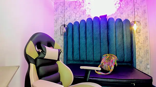 Snapshot of nalalye_cruzz_ chatting on 12-17-25, 02:28 nalalye cruzz online show from 12-17-25, 02:28