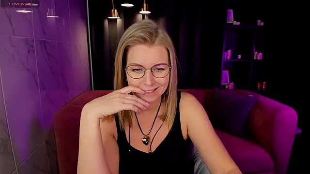 Annie Light online show from 02-28-25, 11:58