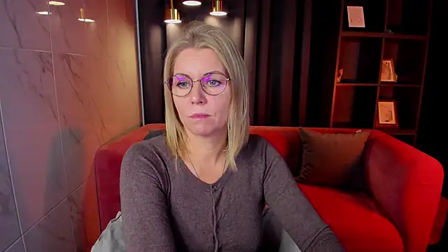 Annie Light online show from 09-26-25, 05:44