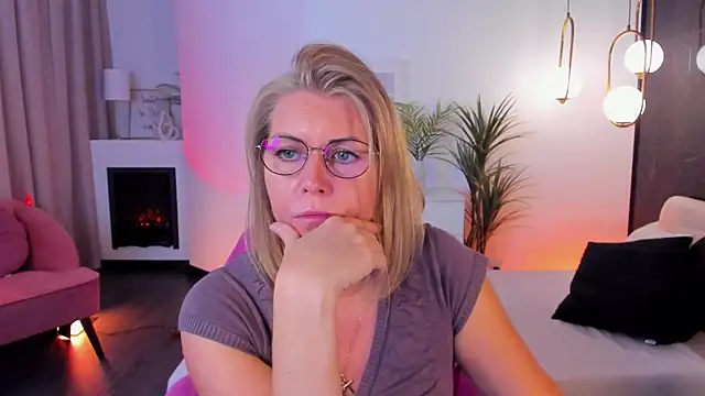 Annie Light online show from 09-29-25, 05:56