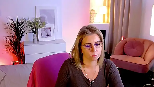 Annie Light online show from 09-30-25, 05:56