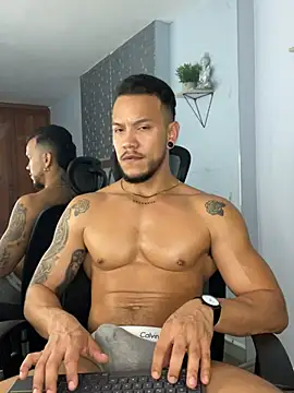 Snapshot of ARON_TAYLER01 chatting on 02-01-25, 03:39 ARON TAYLER01 online show from 02-01-25, 03:39