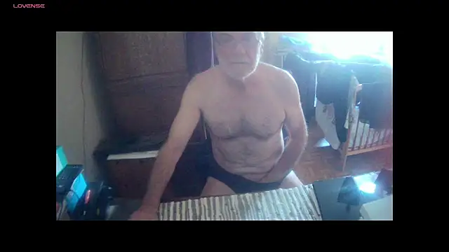 Snapshot of terrybare chatting on 10-30-25, 02:40 terrybare online show from 10-30-25, 02:40