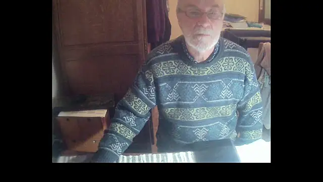 Snapshot of terrybare chatting on 11-13-25, 06:18 terrybare online show from 11-13-25, 06:18