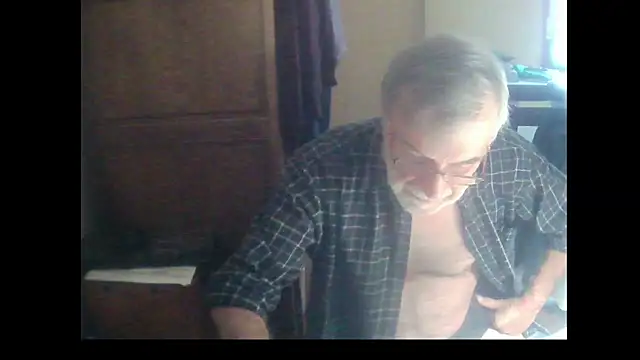 Snapshot of terrybare chatting on 11-23-25, 02:06 terrybare online show from 11-23-25, 02:06