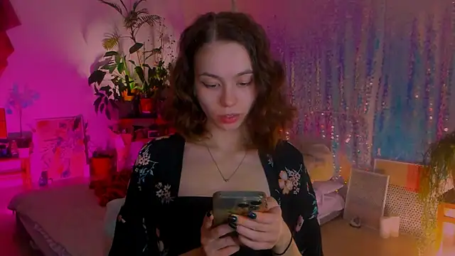 Snapshot of poli__ chatting on 01-17-25, 10:01 poli   online show from 01-17-25, 10:01