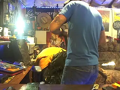 Snapshot of CloudDadddyyy420 chatting on 10-15-25, 05:51 CloudDadddyyy420 online show from 10-15-25, 05:51