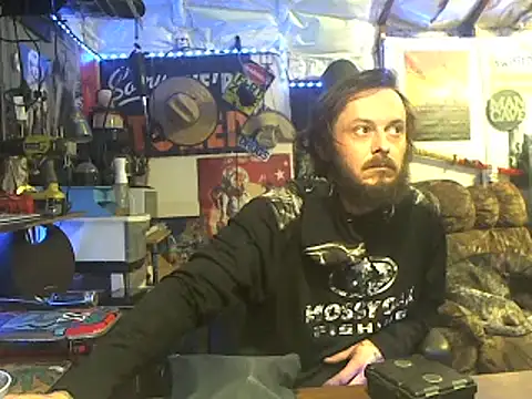 Snapshot of CloudDadddyyy420 chatting on 10-17-25, 02:15 CloudDadddyyy420 online show from 10-17-25, 02:15