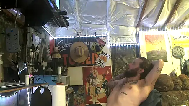 Snapshot of CloudDadddyyy420 chatting on 10-21-25, 11:05 CloudDadddyyy420 online show from 10-21-25, 11:05