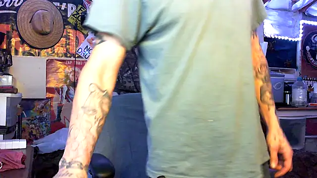 Snapshot of CloudDadddyyy420 chatting on 10-24-25, 08:22 CloudDadddyyy420 online show from 10-24-25, 08:22