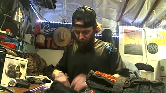 Snapshot of CloudDadddyyy420 chatting on 10-29-25, 02:19 CloudDadddyyy420 online show from 10-29-25, 02:19