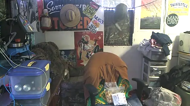 Snapshot of CloudDadddyyy420 chatting on 11-11-25, 07:58 CloudDadddyyy420 online show from 11-11-25, 07:58