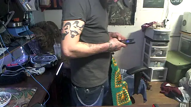 Snapshot of CloudDadddyyy420 chatting on 11-13-25, 07:57 CloudDadddyyy420 online show from 11-13-25, 07:57