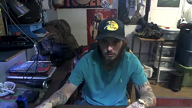 Snapshot of CloudDadddyyy420 chatting on 11-18-25, 04:33 CloudDadddyyy420 online show from 11-18-25, 04:33