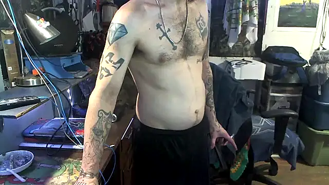 Snapshot of CloudDadddyyy420 chatting on 11-19-25, 10:04 CloudDadddyyy420 online show from 11-19-25, 10:04