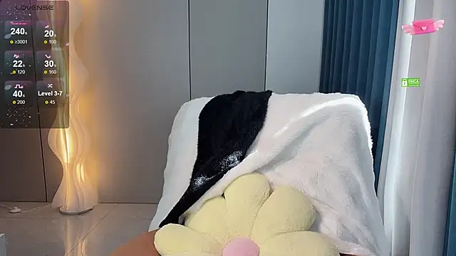 Snapshot of Mandy-- chatting on 11-28-25, 03:20 Mandy-- online show from 11-28-25, 03:20