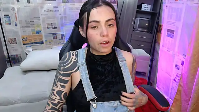 i am nina  online show from 10-13-25, 02:55