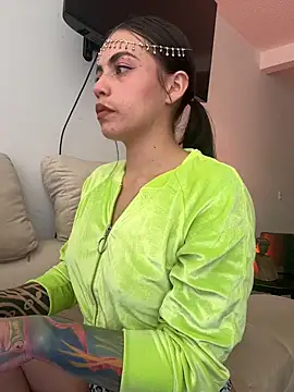 i am nina  online show from 12-17-25, 07:53