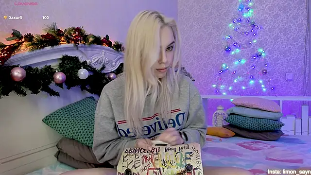 LillyMoure  online show from 12-10-24, 02:59
