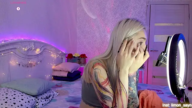 LillyMoure  online show from 10-13-25, 12:32